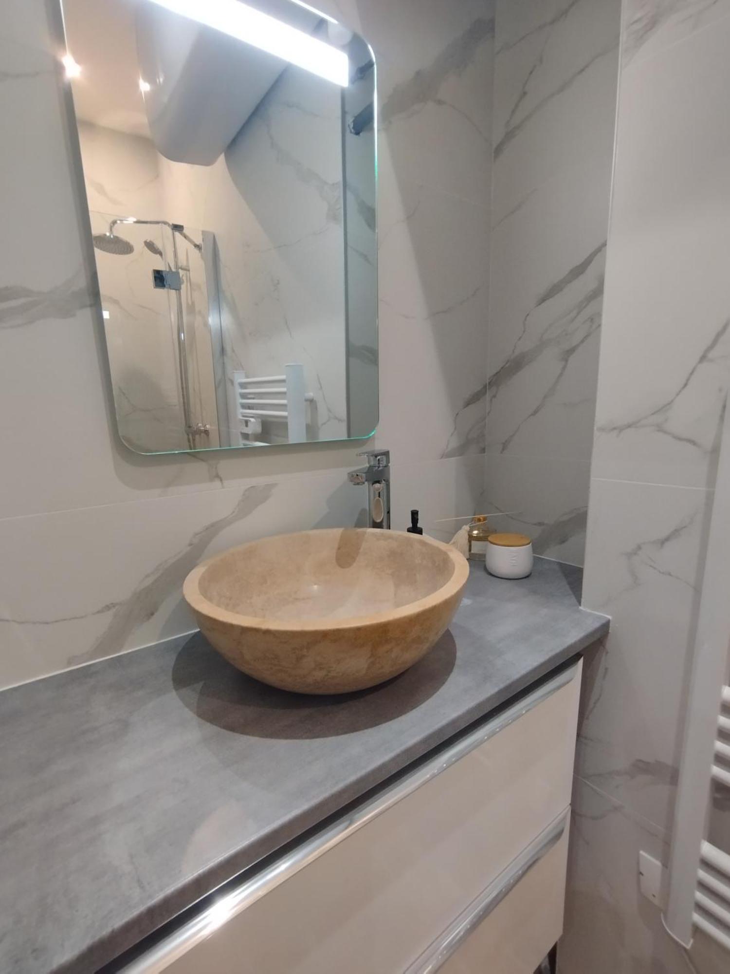 Appartement Lumineux En Rdc Bourgoin-Jallieu Luaran gambar
